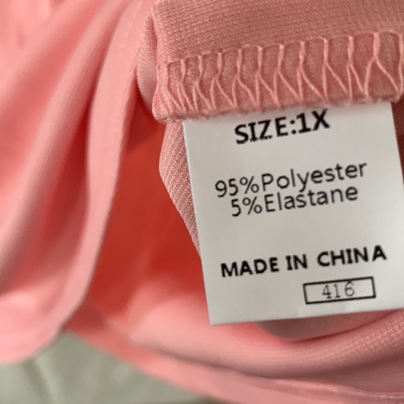 Short sleeve pink top with peekaboo front. New in bag, unbranded. Work or play - Picture 5 of 7